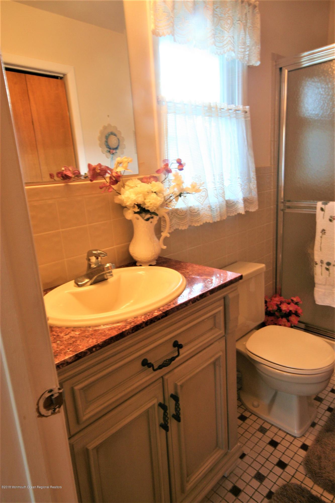 35 Magnolia Road, Unit 18 Manahawkin, NJ 08050 - Photo 15 of 23 MASTER BATH