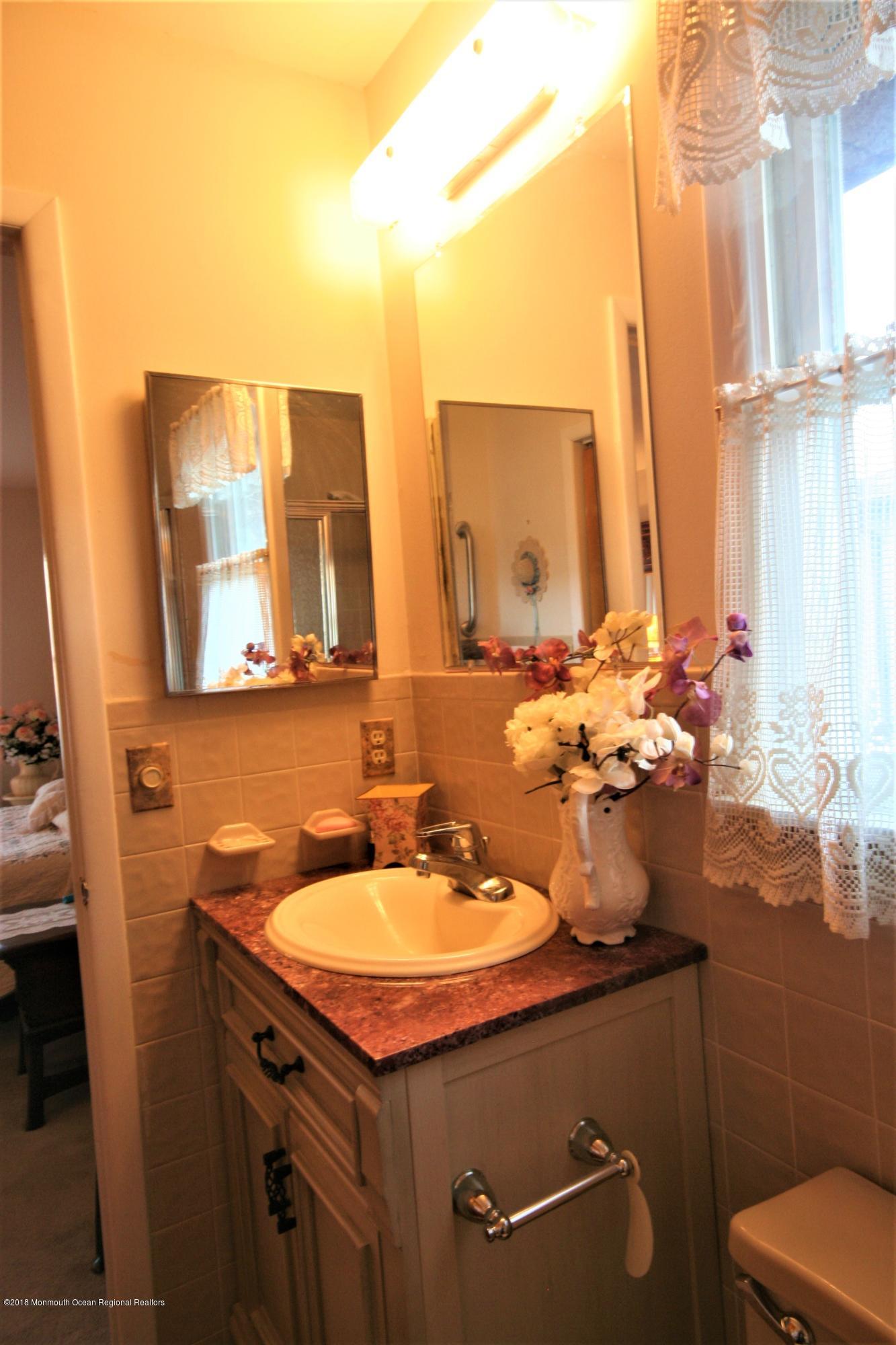 35 Magnolia Road, Unit 18 Manahawkin, NJ 08050 - Photo 16 of 23 MASTER BATH