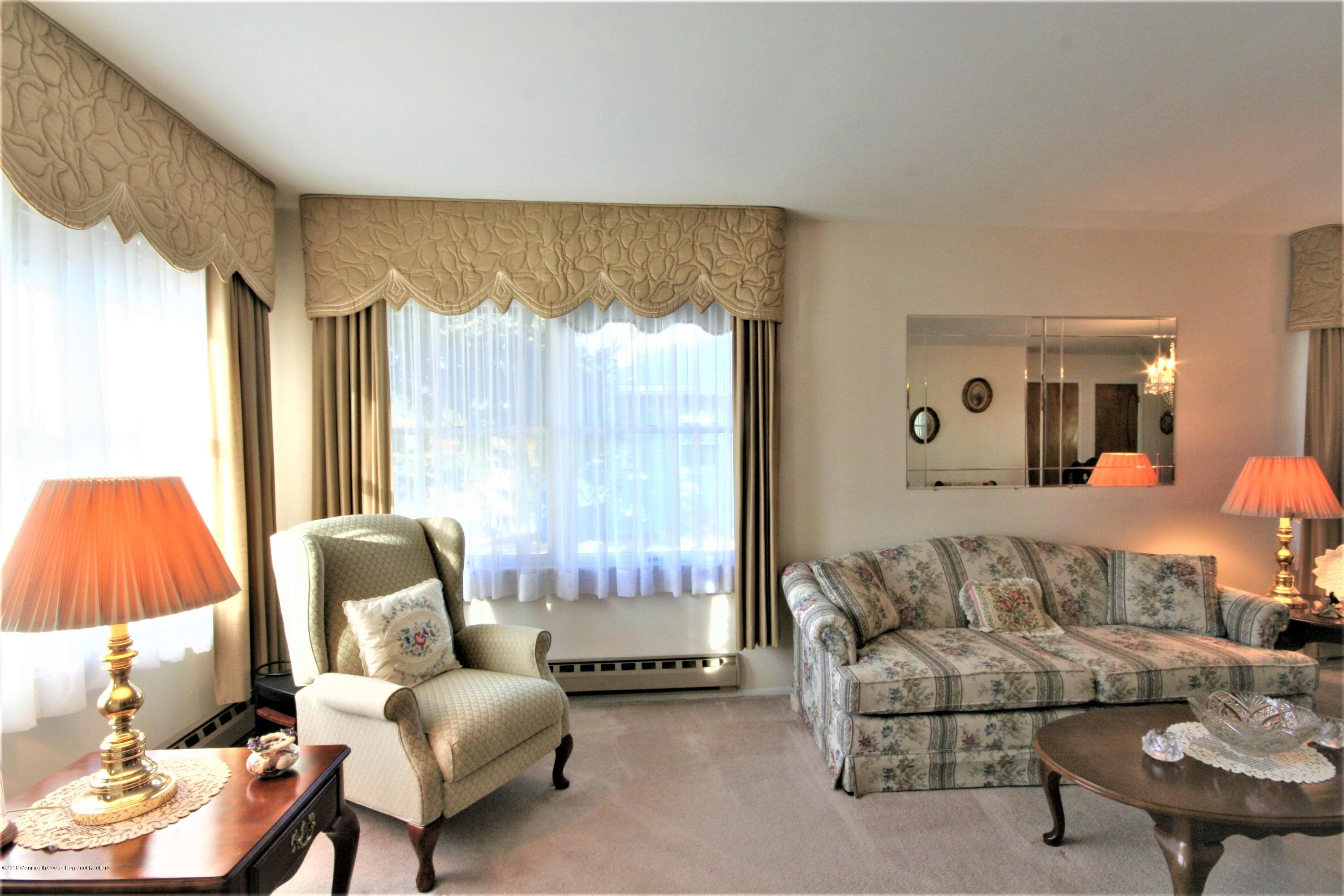 35 Magnolia Road, Unit 18 Manahawkin, NJ 08050 - Photo 4 of 23 LIVING RM