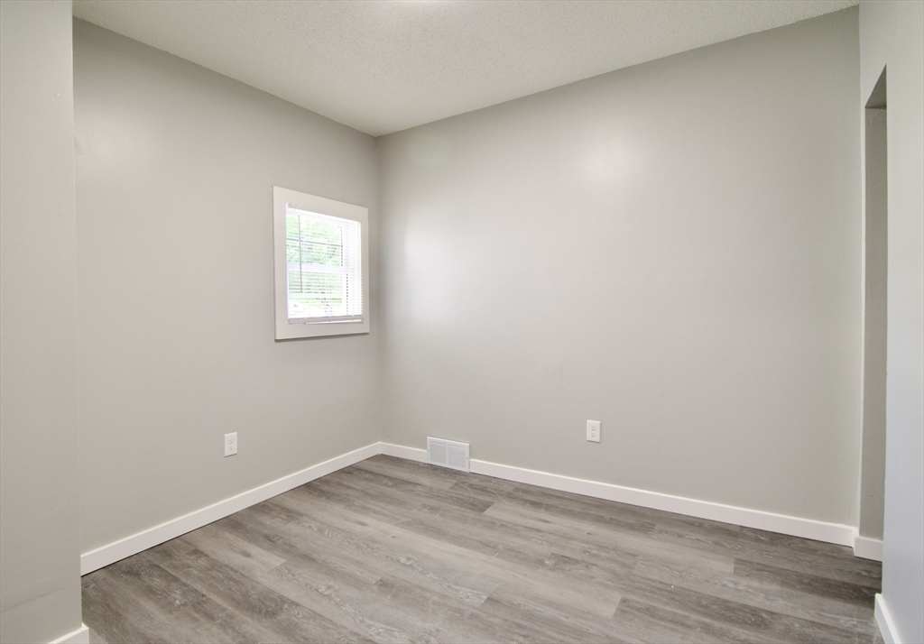 69 Manhattan Street Springfield, MA 01109 - Photo 22 of 36