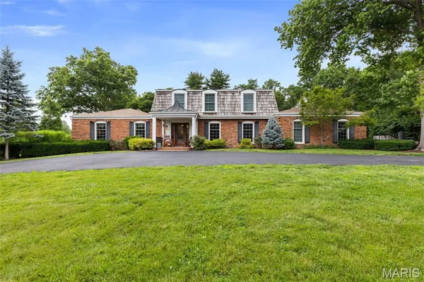 $1,100,000 | 10469 Whitebridge Lane, St. Louis, MO 63141