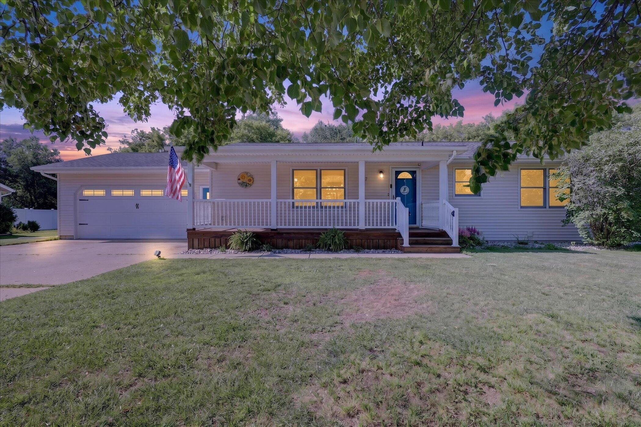 117 Charlotte Street Edmore, MI 48829 - Photo 1 of 44 Front