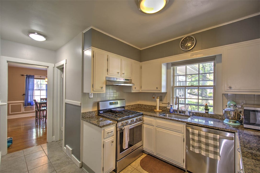 2274 West Forest Avenue Decatur, IL 62522 - Photo 9 of 29 Gallery Image 9