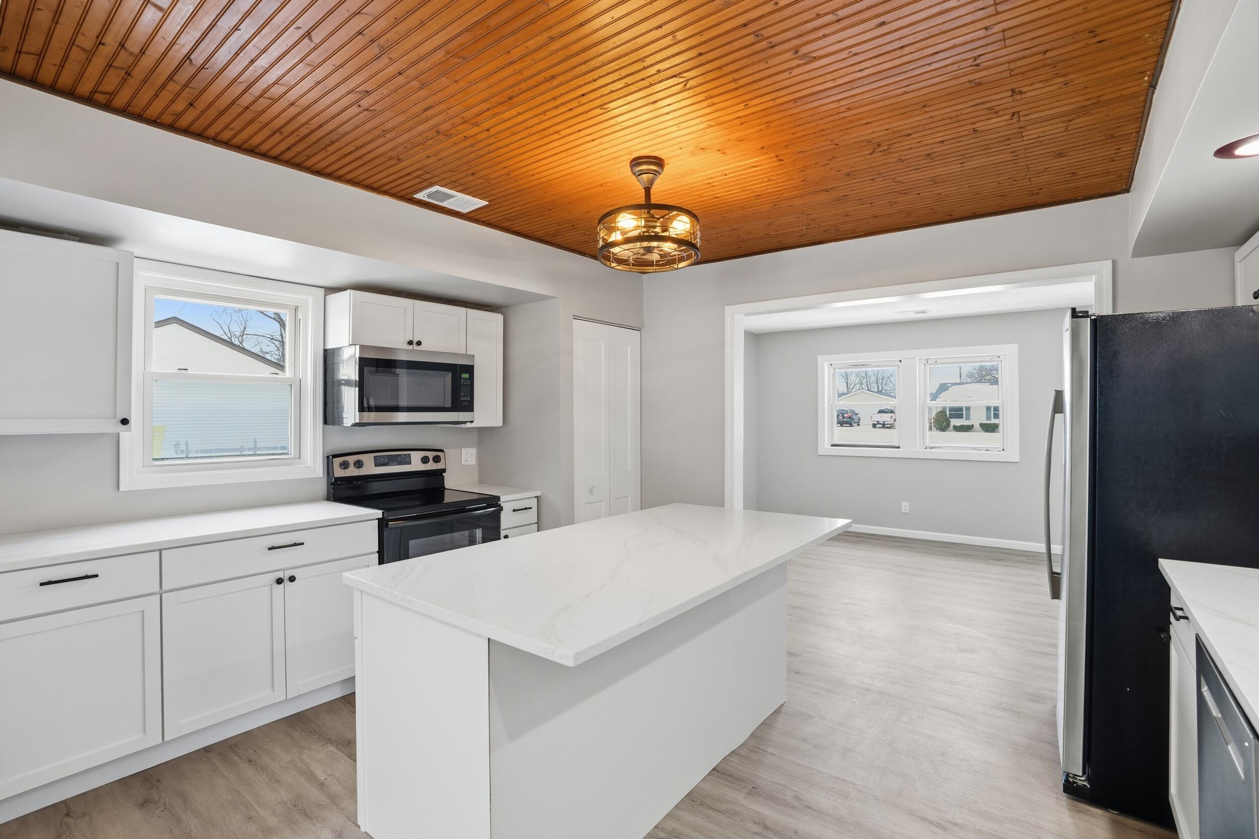 1803 North Indiana Street Griffith, IN 46319 - Photo 13 of 29 2500x1667