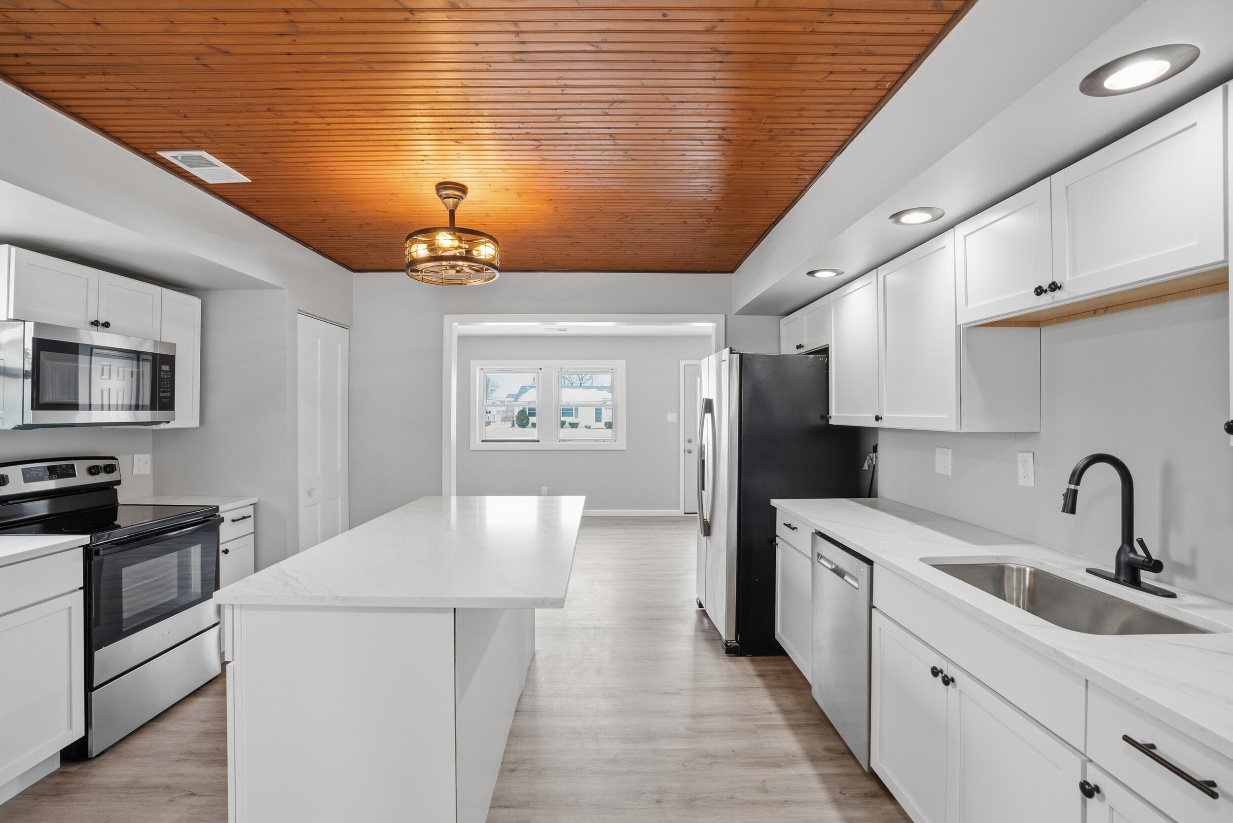 1803 North Indiana Street Griffith, IN 46319 - Photo 14 of 29 2500x1668