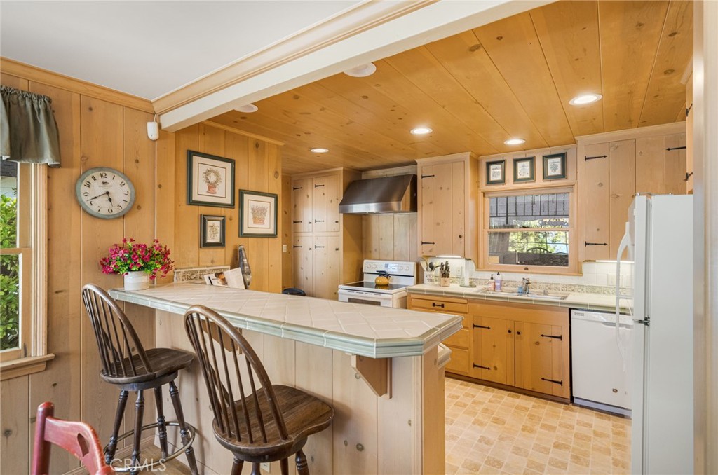 244 John Muir Road Lake Arrowhead, CA 92352 - Photo 11 of 53