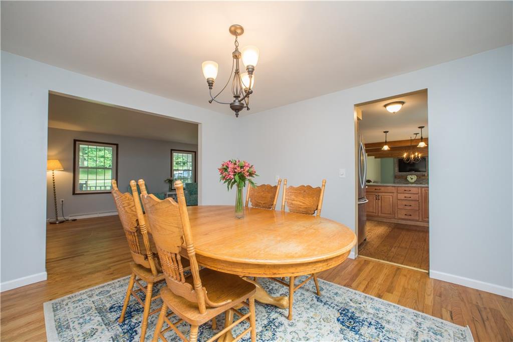 Room Size: 12x12  Dining room