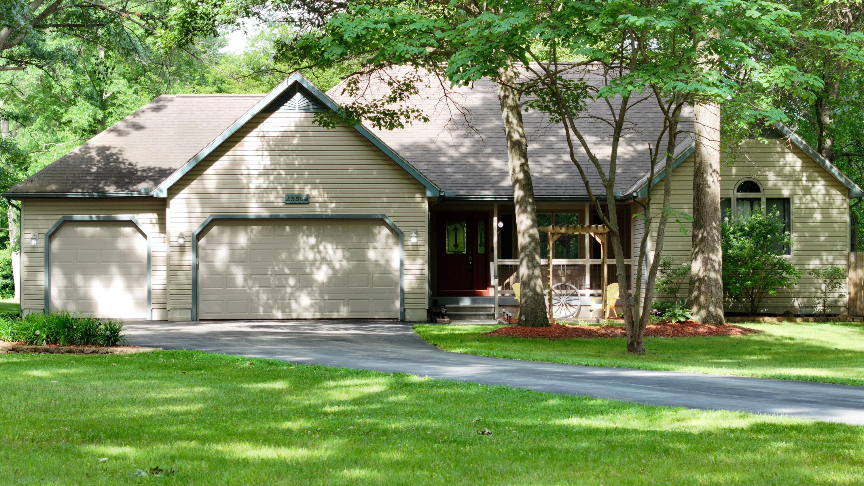 23568 Bohn Road Belleville, MI 48111 - Photo 1 of 51 Front Drive