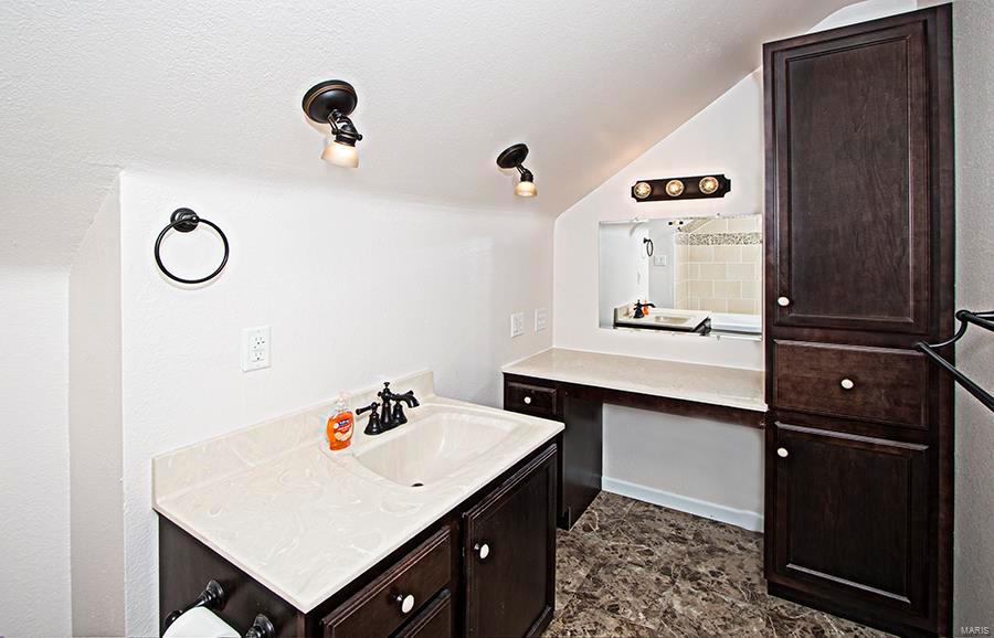 701 Carlyle Road Bartelso, IL 62218 - Photo 31 of 43 Gallery Image 31