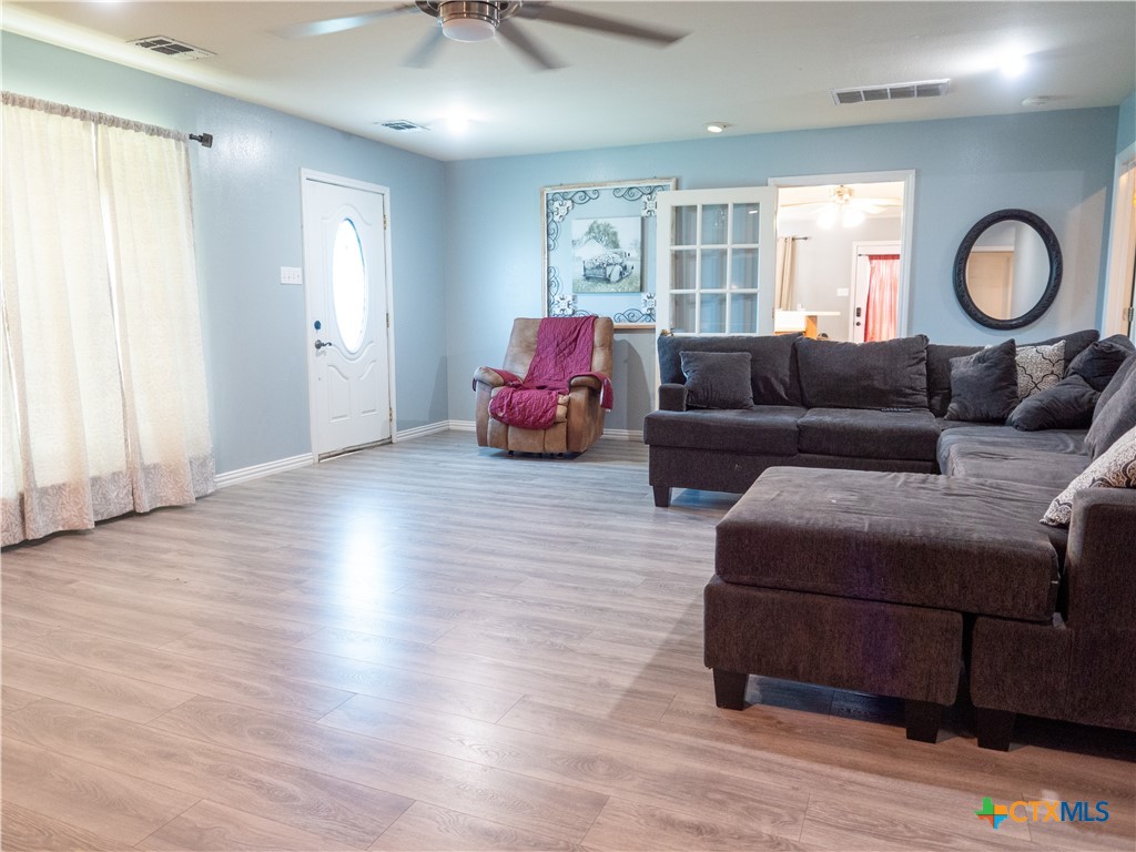 2507 Boyd Road Port Lavaca, TX 77979 - Photo 24 of 47 a living room with furniture