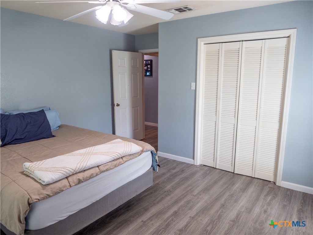 2507 Boyd Road Port Lavaca, TX 77979 - Photo 33 of 47 a bedroom with a bed and a window