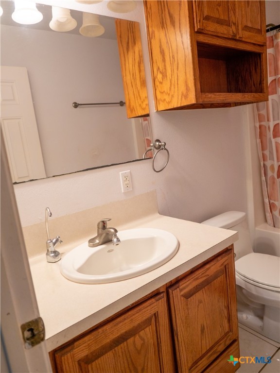 2507 Boyd Road Port Lavaca, TX 77979 - Photo 35 of 47 a bathroom with a sink and a mirror