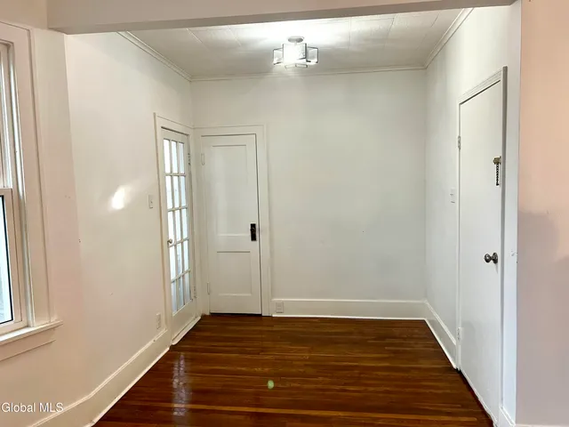 $1,675 | 83 Arnold Avenue, Unit SECOND, Amsterdam, NY 12010