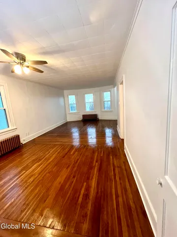 $1,675 | 83 Arnold Avenue, Unit SECOND, Amsterdam, NY 12010