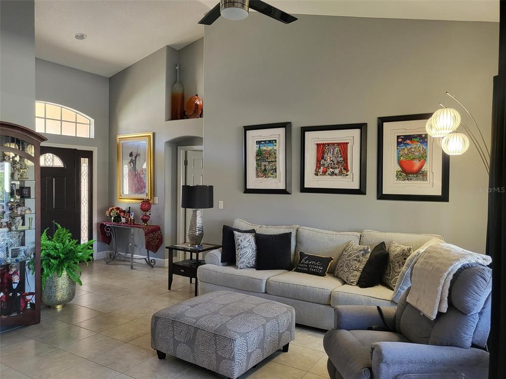 107 Wading Bird Drive Venice, FL 34292 - Photo 4 of 33 a living room with furniture and a potted plant