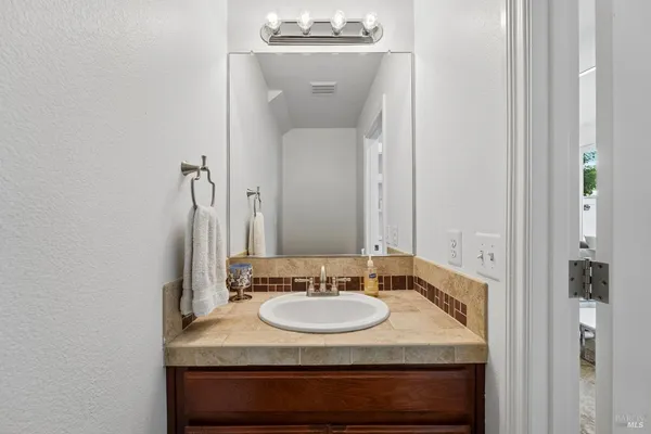 $659,000 | 9141 Windsor Road, Windsor, CA 95492