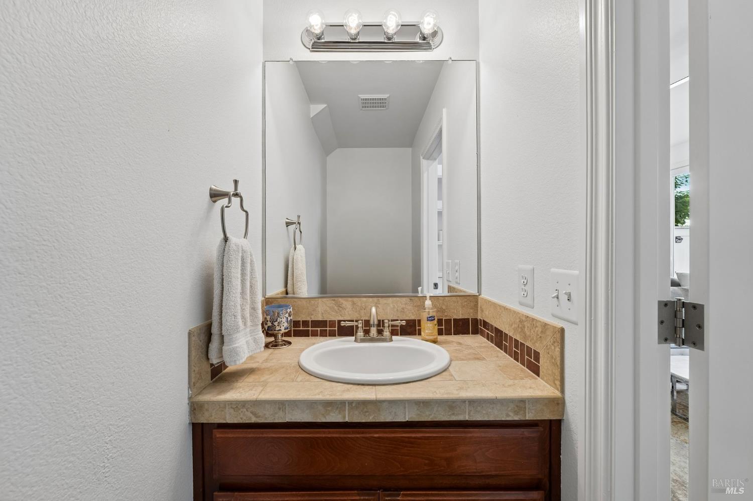9141 Windsor Road Windsor, CA 95492 - Photo 11 of 39