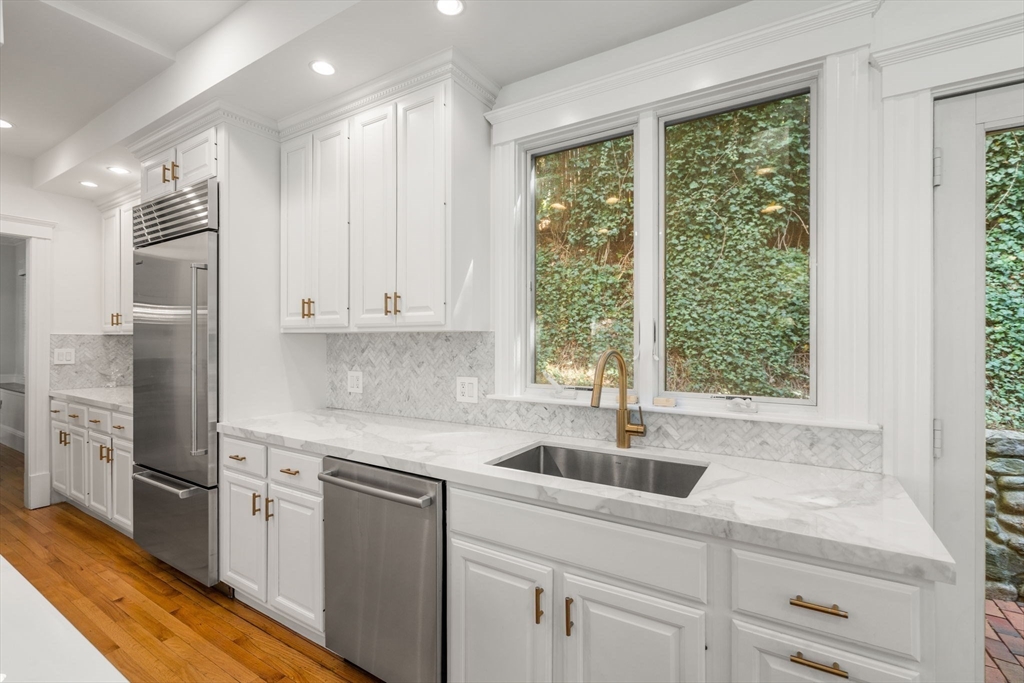110 Avalon Road Newton, MA 02468 - Photo 9 of 42