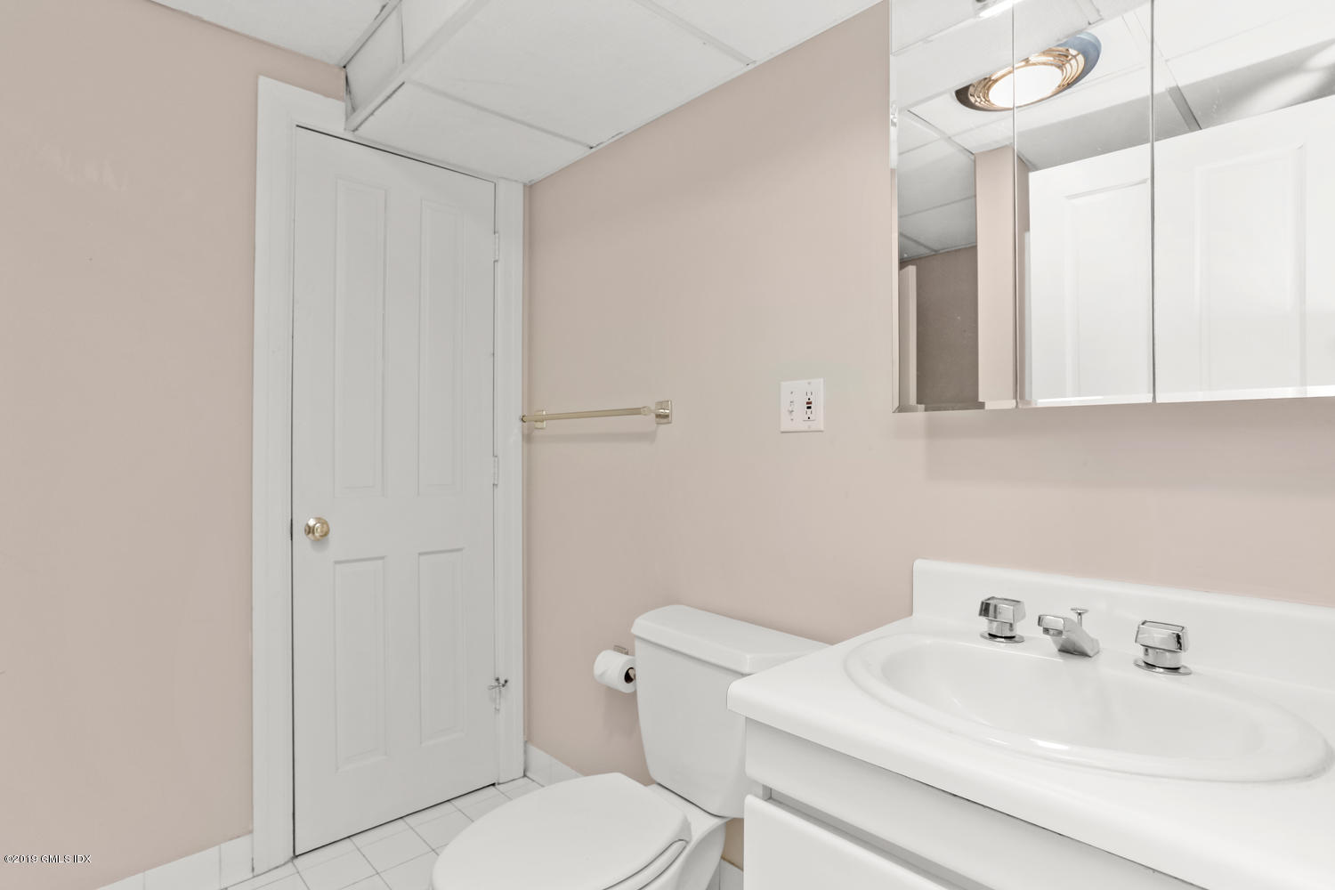 333 Palmer Hill Road, Unit 3C Riverside, CT 06878 - Photo 24 of 36 a bathroom with a sink a toilet and shower
