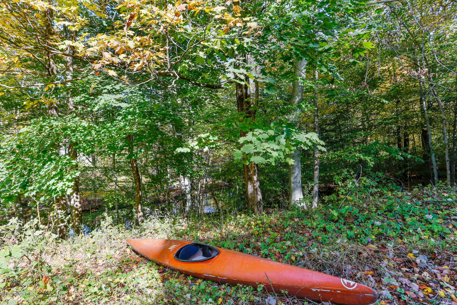 333 Palmer Hill Road, Unit 3C Riverside, CT 06878 - Photo 28 of 36 a backyard of a house with lots of green space