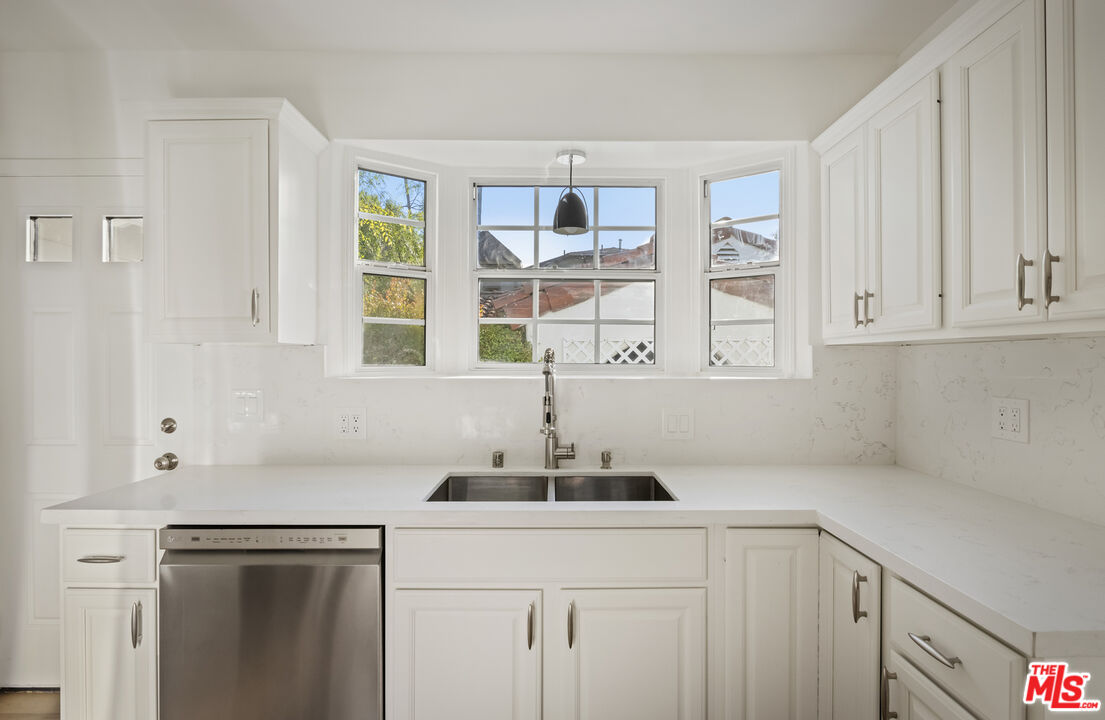 12153 Maxwellton Road Studio City, CA 91604 - Photo 20 of 48