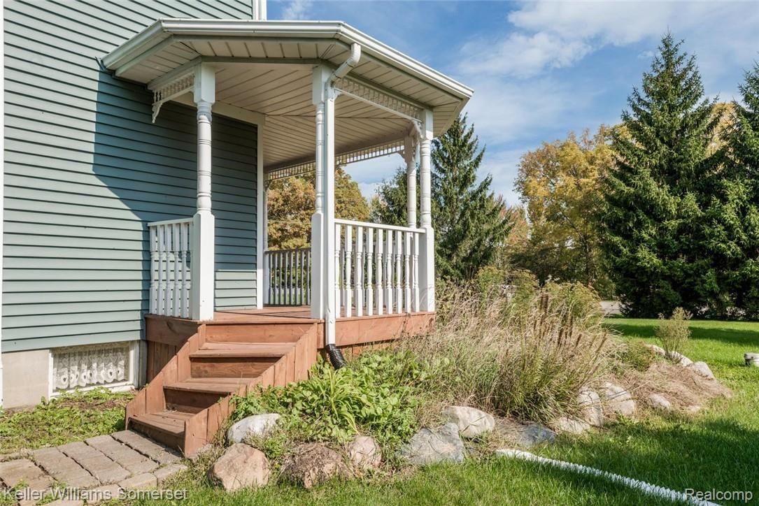 1450 Lake Nepessing Road Lapeer, MI 48446 - Photo 6 of 40 1450 Lake Nepessing Rd Lapeer-large-012-5-1450 Lake Nepessing Rd-1499x1000-72dpi.jpg