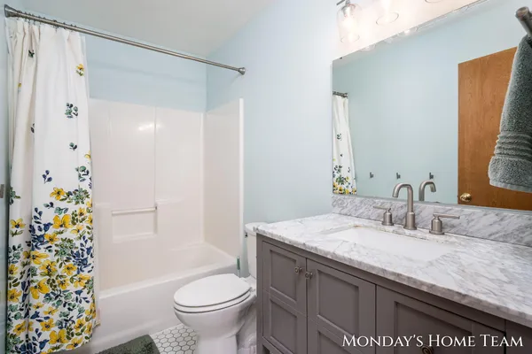 $360,000 | 3334 Hazelnut Drive Northwest, Grand Rapids, MI 49504