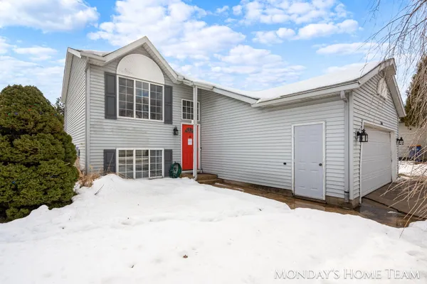 $360,000 | 3334 Hazelnut Drive Northwest, Grand Rapids, MI 49504