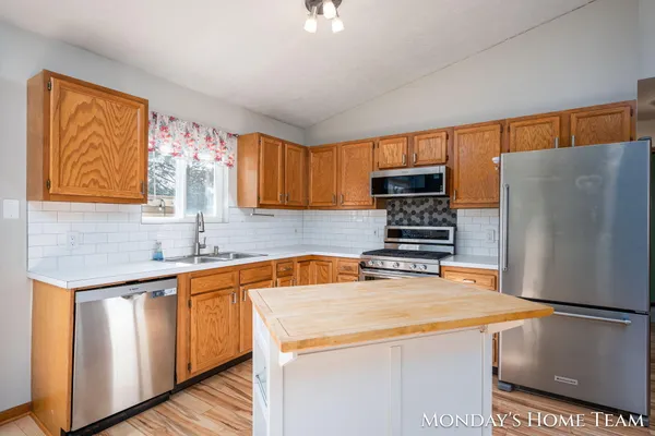 $360,000 | 3334 Hazelnut Drive Northwest, Grand Rapids, MI 49504
