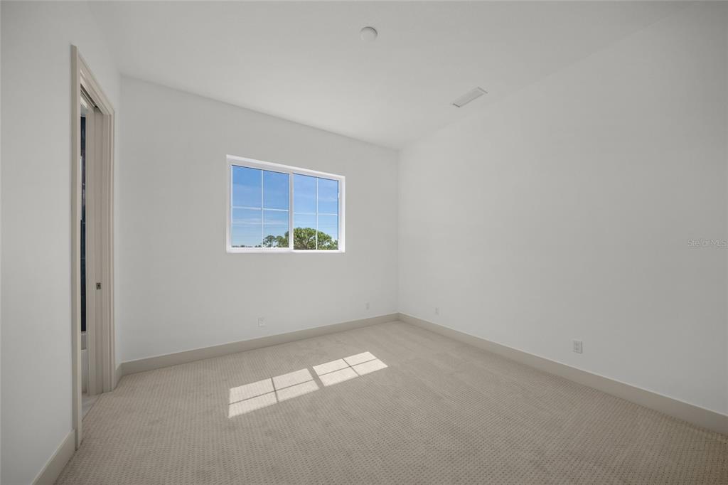504 Gulf Street Venice, FL 34285 - Photo 28 of 47 an empty room with a window