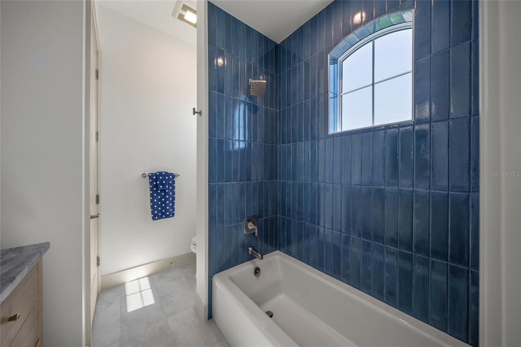 504 Gulf Street Venice, FL 34285 - Photo 29 of 47 a bathroom with a bathtub and shower