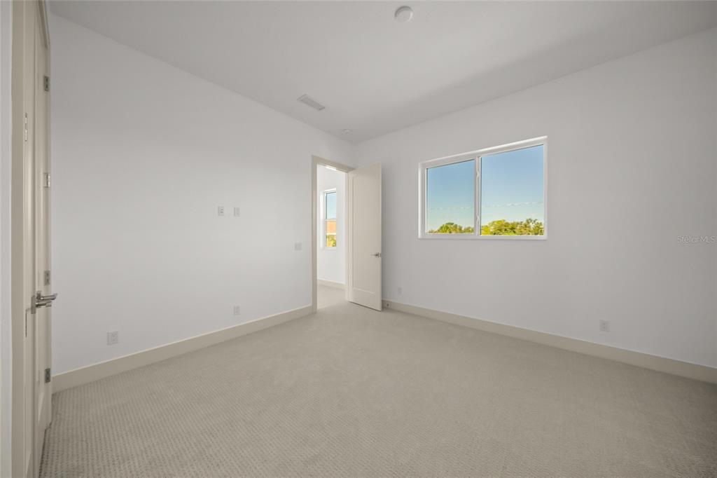 504 Gulf Street Venice, FL 34285 - Photo 32 of 47 an empty room with a window