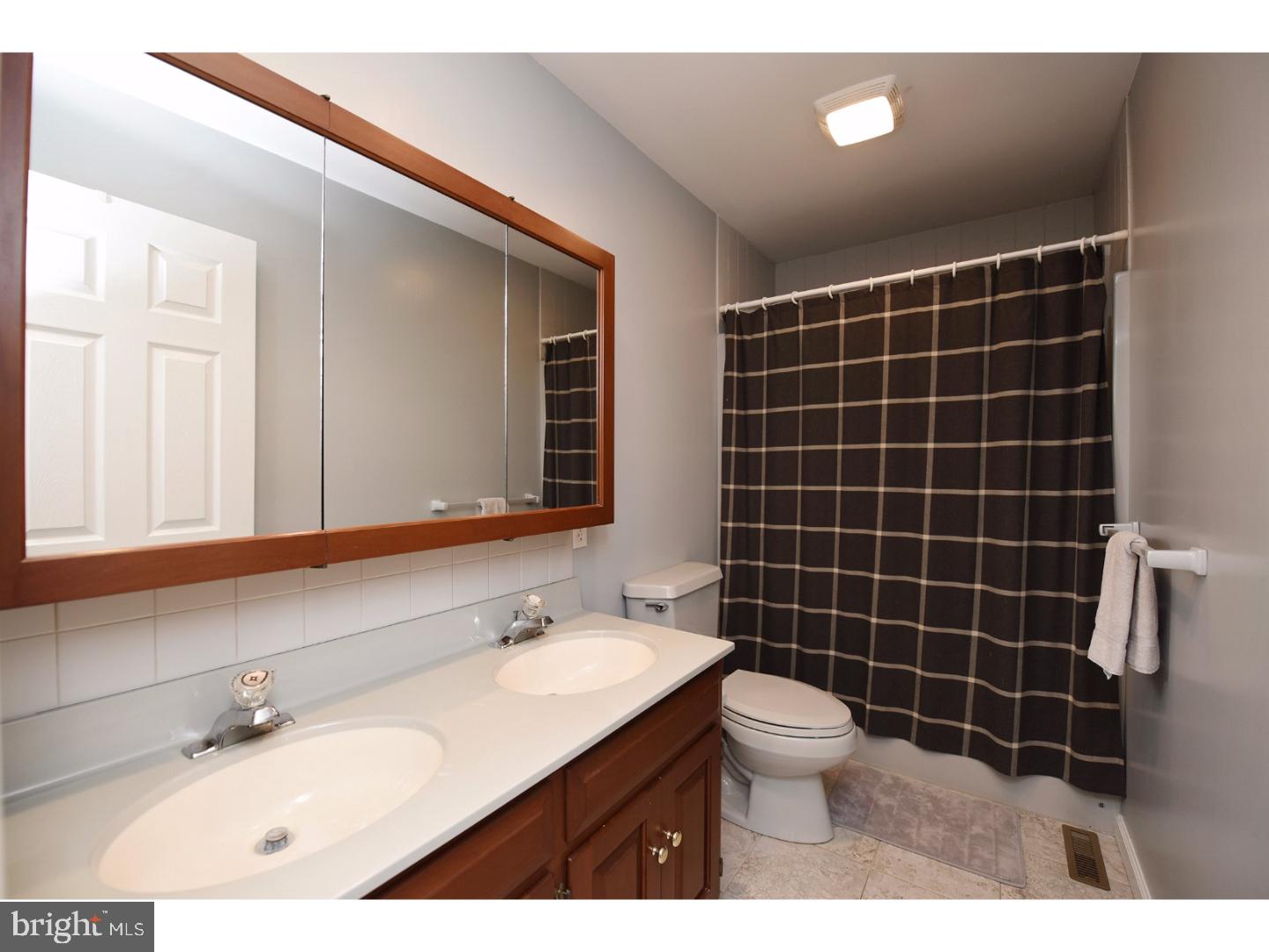 141 Ridgeview Drive Pottstown, PA 19465 - Photo 21 of 25 Bathroom