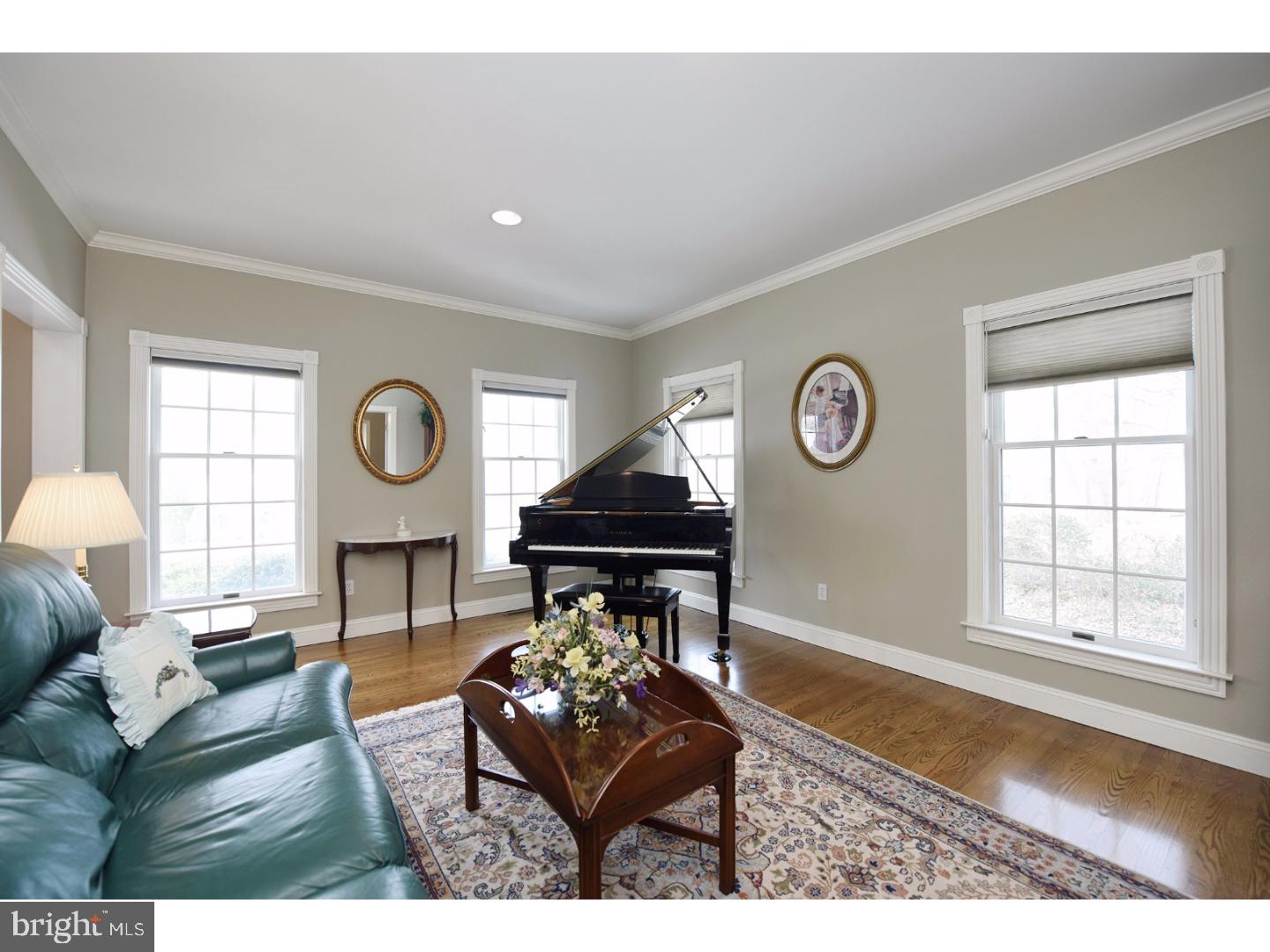 141 Ridgeview Drive Pottstown, PA 19465 - Photo 4 of 25 Living Room