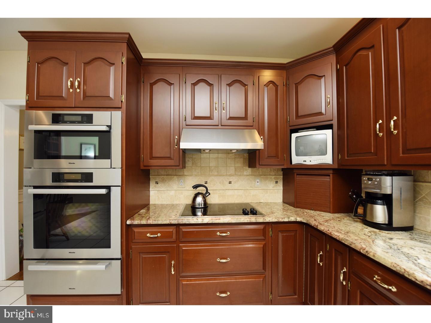 141 Ridgeview Drive Pottstown, PA 19465 - Photo 8 of 25 Kitchen