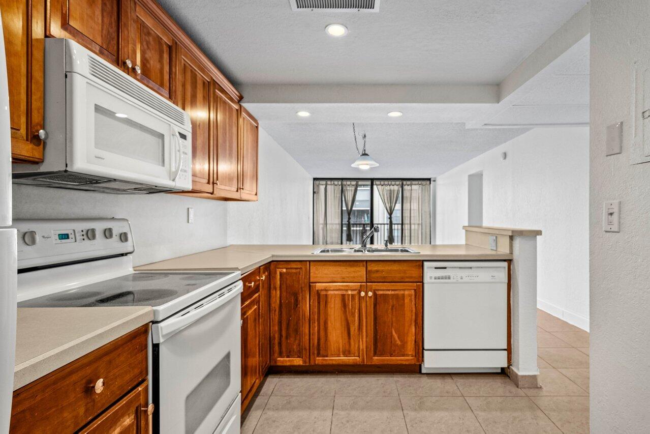 12 Royal Palm Way, Unit 405 Boca Raton, FL 33432 - Photo 1 of 29 011-12RoyalPalmWay-405-BocaRaton-FL-3343