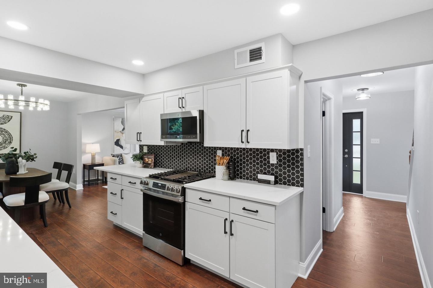 9024 Brook Ford Road Burke, VA 22015 - Photo 9 of 40 Gallery Image 9