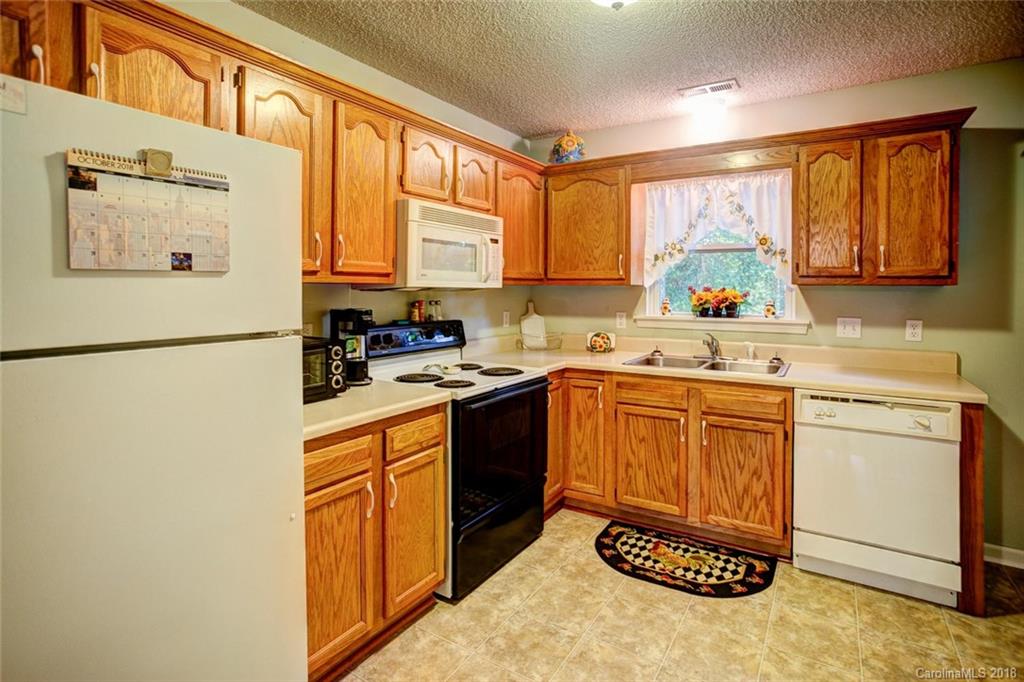 36 Queen Road, Unit B Candler, NC 28715 - Photo 5 of 9 Gallery Image 5