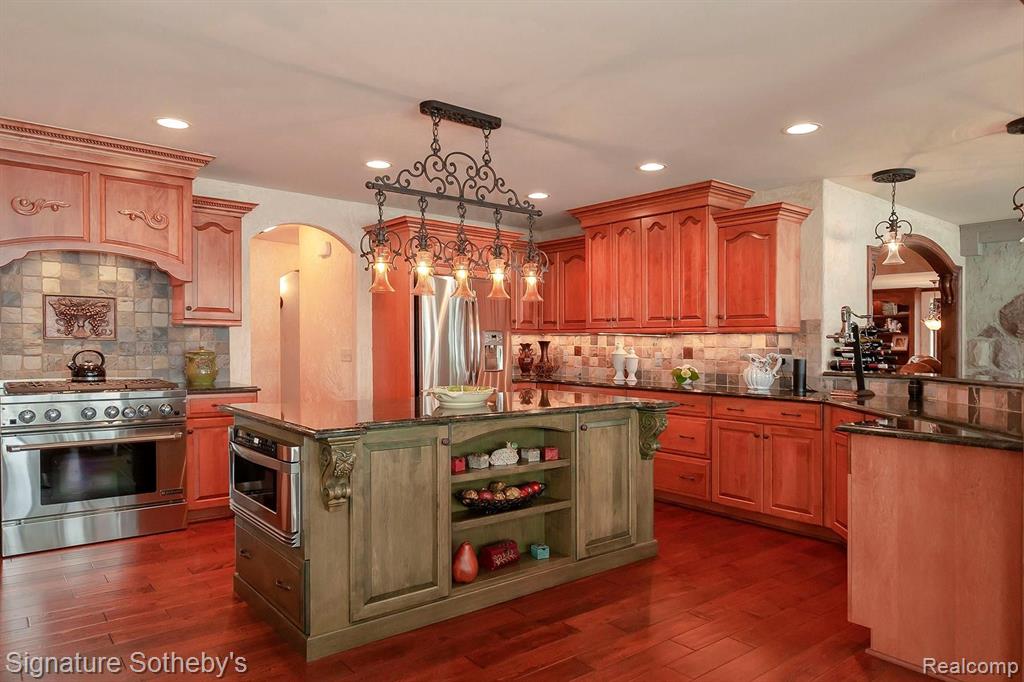 204 Gallogly Road Lake Angelus, MI 48326 - Photo 19 of 85