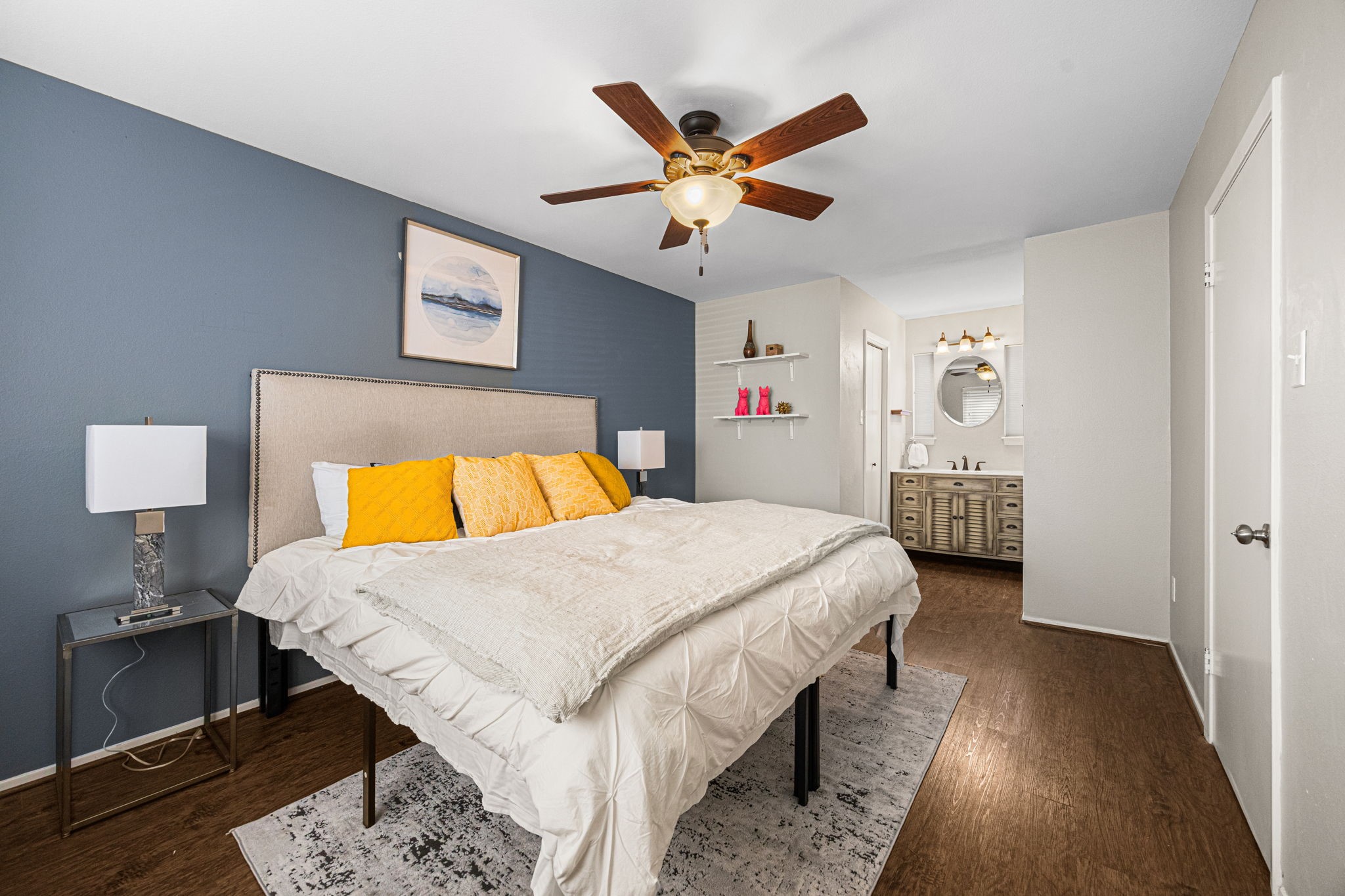 1300 Fairview Street, Unit B Houston, TX 77006 - Photo 17 of 28 Additional space for a desk or reading area to the right of the bed.