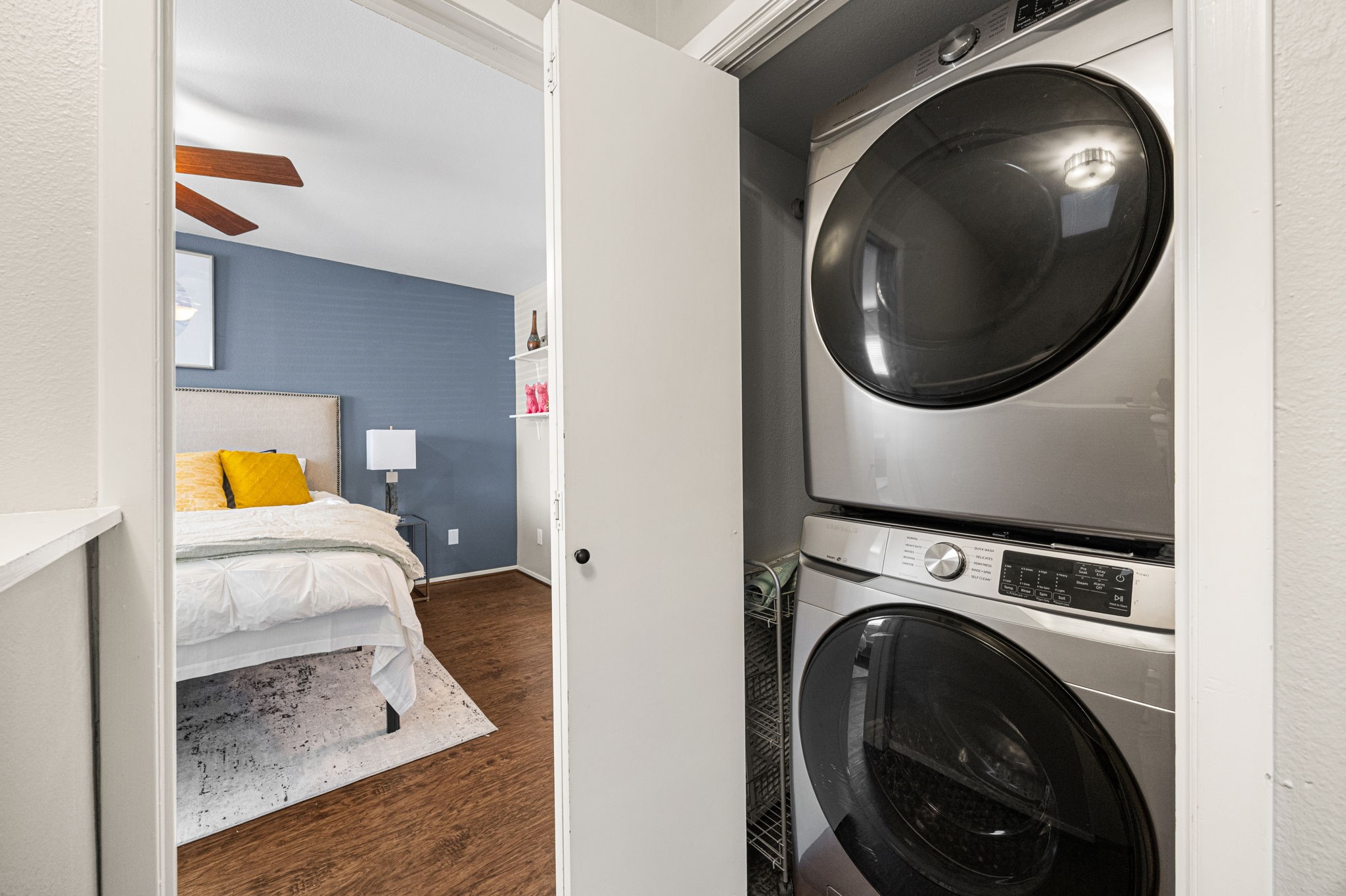 1300 Fairview Street, Unit B Houston, TX 77006 - Photo 25 of 28 Full size washer/dryer conveniently located between both bedrooms.