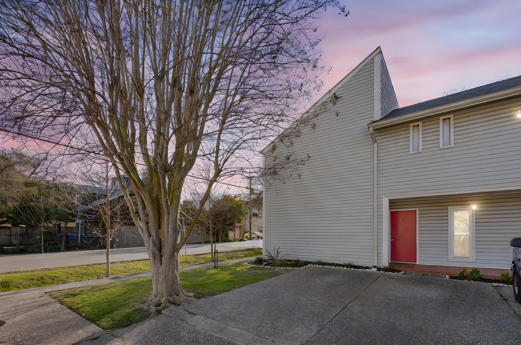 1300 Fairview Street, Unit B Houston, TX 77006 - Photo 4 of 28 End unit with 2 parking spots right in front.