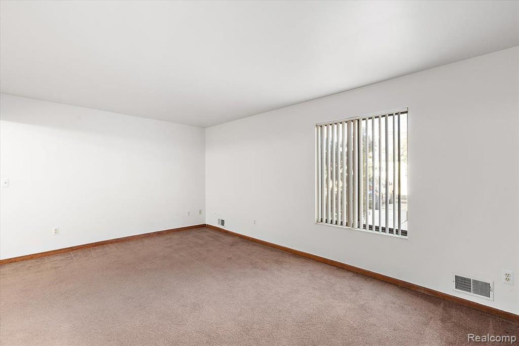 16411 East 10 Mile Road Eastpointe, MI 48021 - Photo 32 of 57