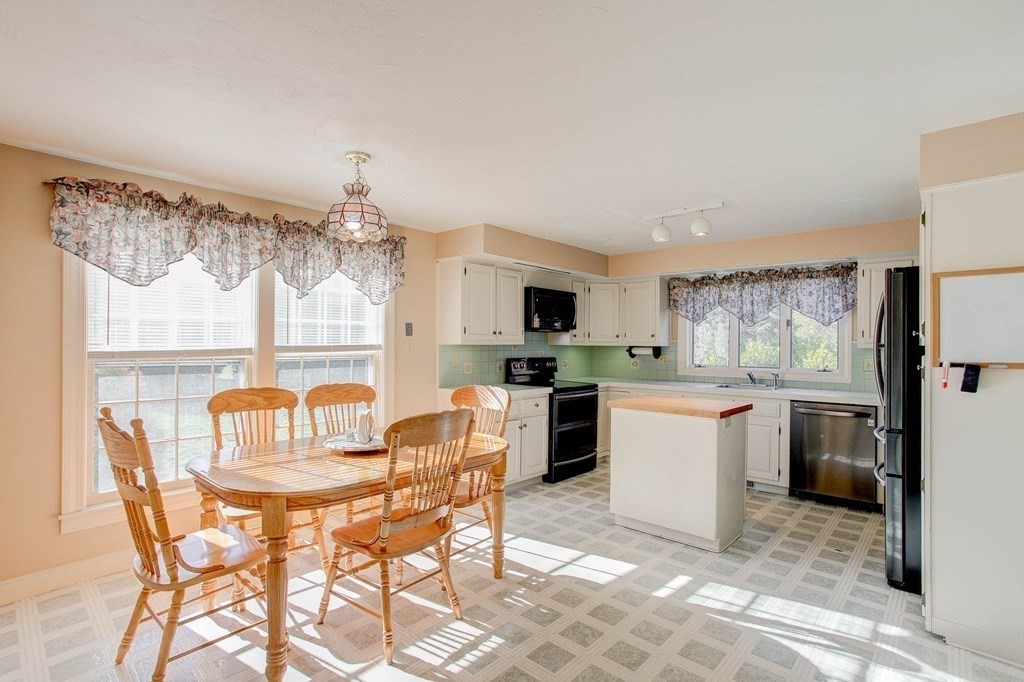 51 Green Road Bolton, MA 01740 - Photo 3 of 25 a dining room with furniture and window
