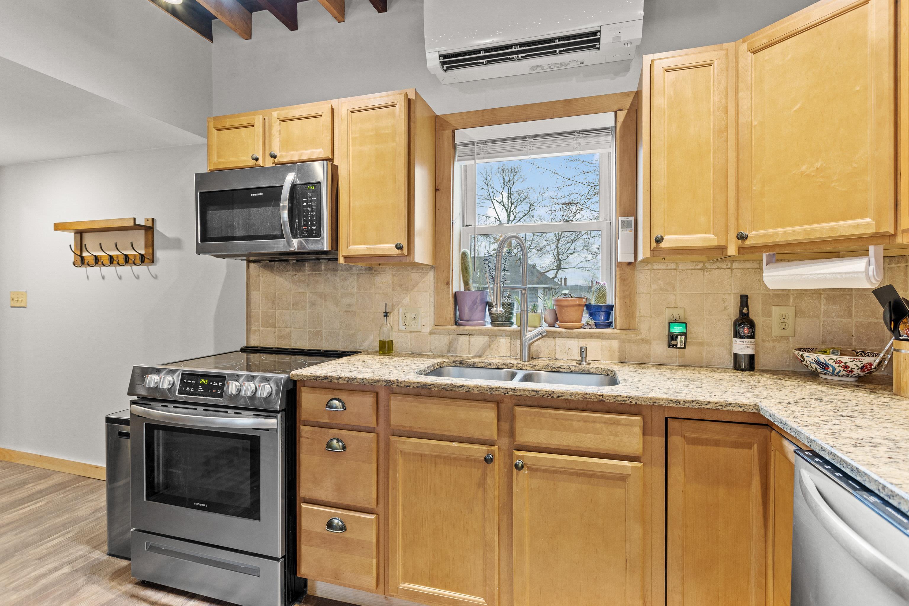 142 Broadway, Unit 3 Dover, NH 03820 - Photo 4 of 43