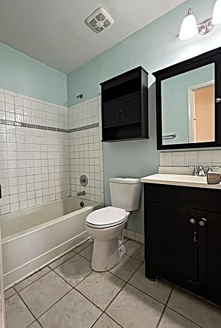 12 Pine Course Way Ocala, FL 34472 - Photo 19 of 29 a bathroom with a toilet sink a mirror and bathtub