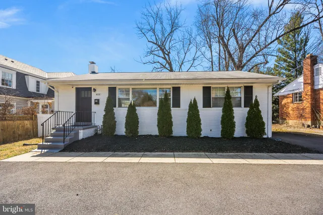 a front view of house with yard