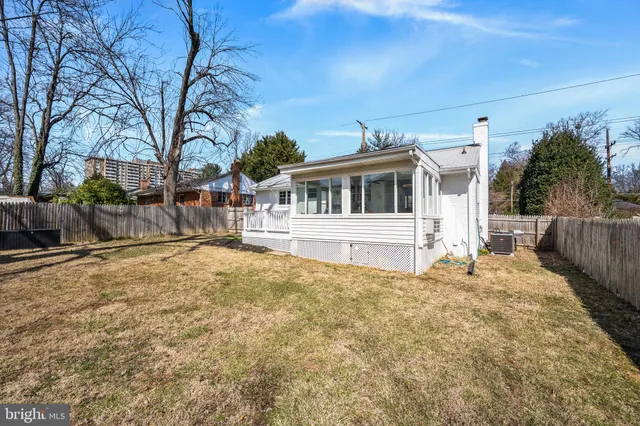 $4,600 | 5020 River Road, Bethesda, MD 20816