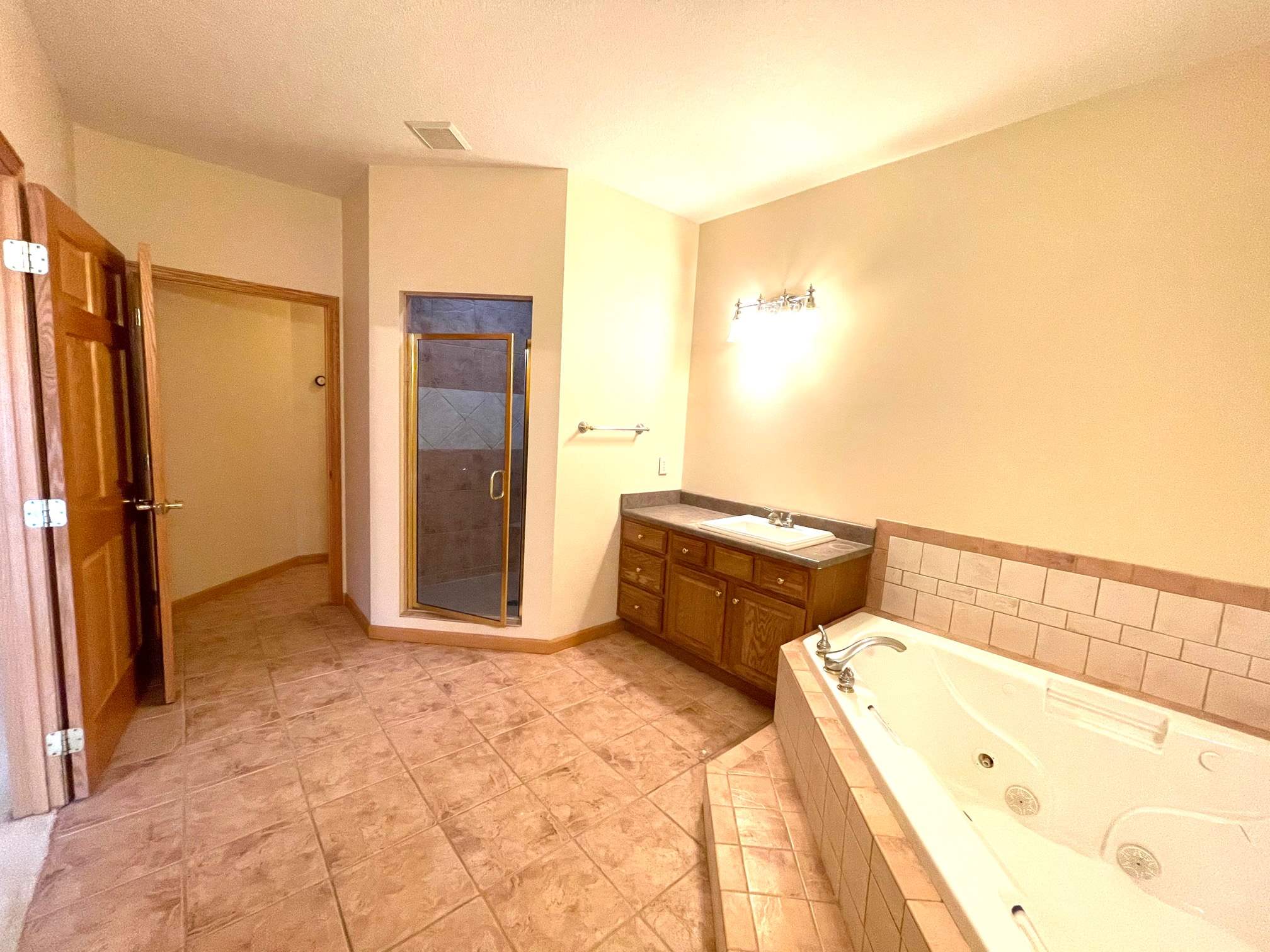 6004 Hollopeter Road Leo, IN 46765 - Photo 16 of 36 Gallery Image 16