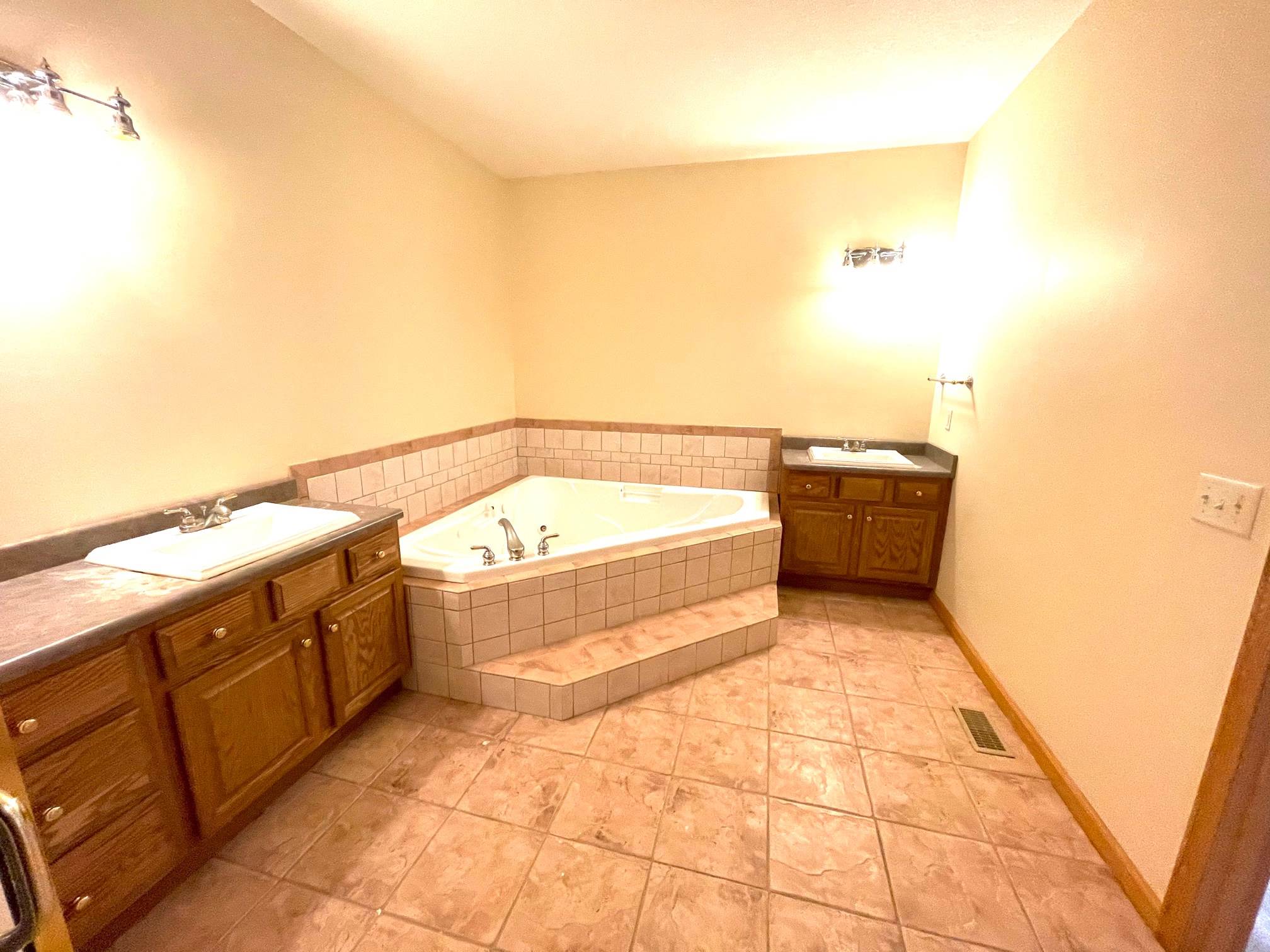 6004 Hollopeter Road Leo, IN 46765 - Photo 17 of 36 Gallery Image 17
